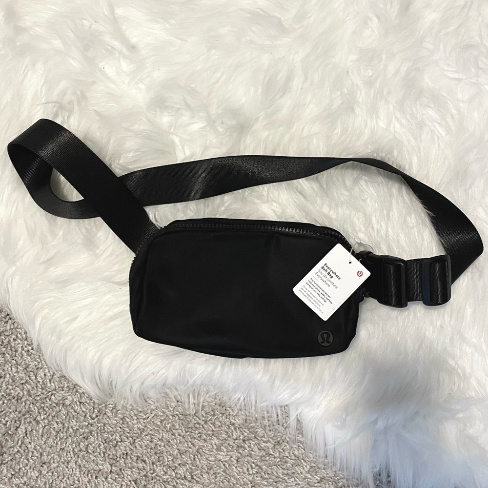 NWT lululemon Everywhere Belt Bag Black